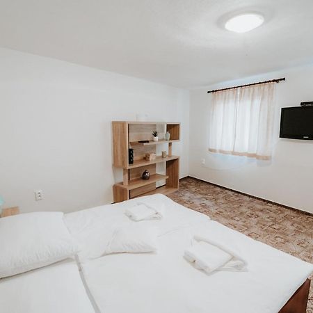 Ard Apartments - Léva Kültér fotó